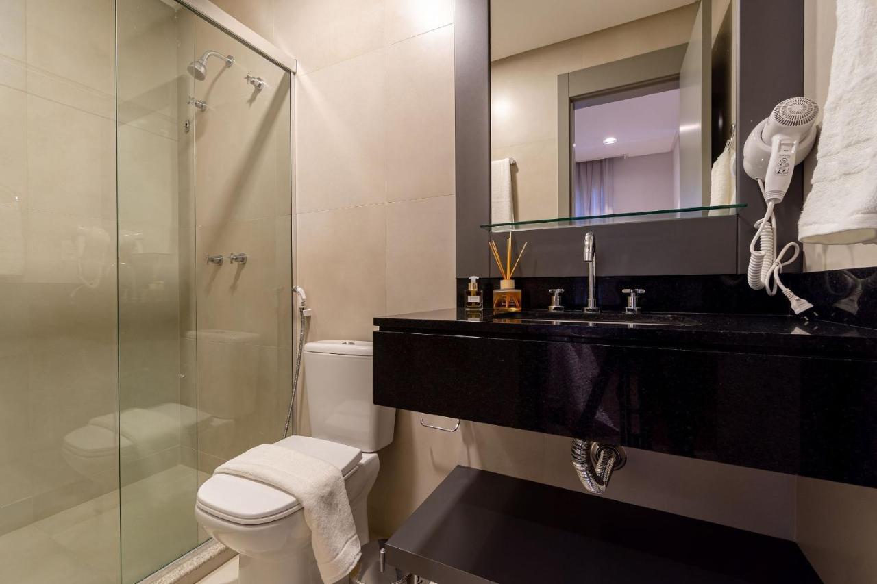 Aion Suites 103 - Compacto E Luxuoso Loft - Rooftop Com Piscina E Academia - A Poucos Passos Da Praia 邦比尼亚斯 外观 照片